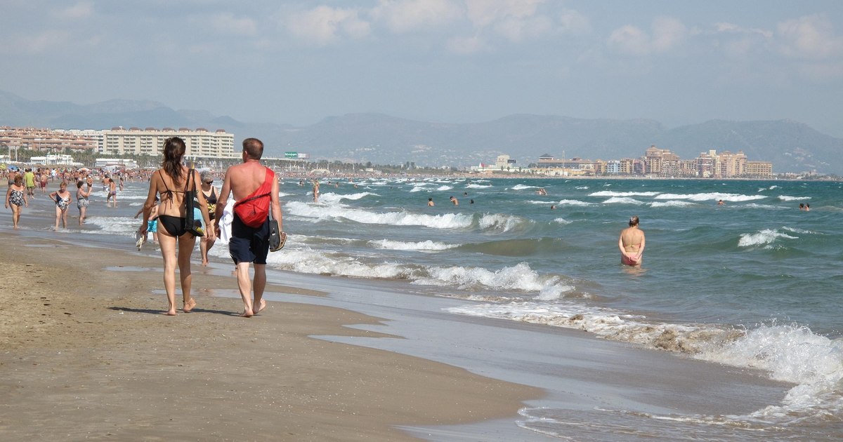 Spanish town with gorgeous beaches, sought after by millions of tourists, changes rules for visitors: 'Anyone is no longer welcome'