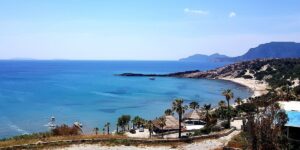 The mystery of the beach in Greece where the sea bubbles like champagne and tourists swim among them. What is the explanation of the phenomenon