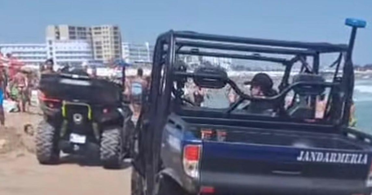Tourists ignore the red flag on the beaches of Eforie and enter the sea. The gendarmes handed out fines on the beach
