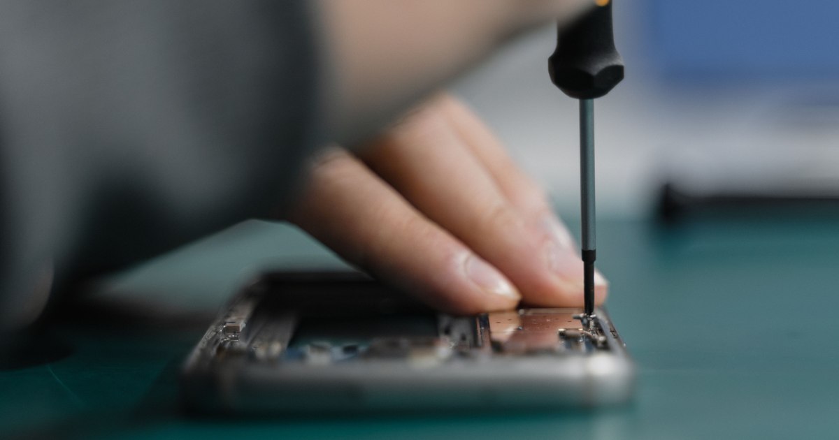What are the most difficult phones to repair? What criteria are taken into account