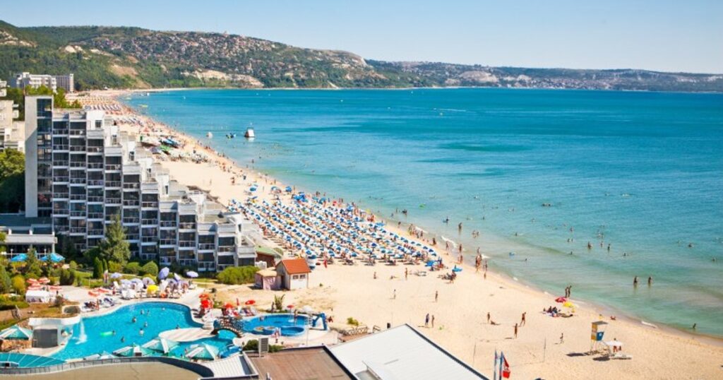 "Woke up with 31 bites all over my body." Nightmare holiday for a Romanian family in Golden Sands: "Run away from this hotel!"
