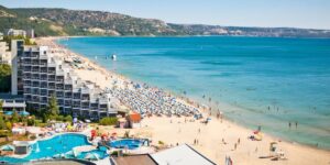 “Woke up with 31 bites all over my body.” Nightmare holiday for a Romanian family in Golden Sands: “Run away from this hotel!”
